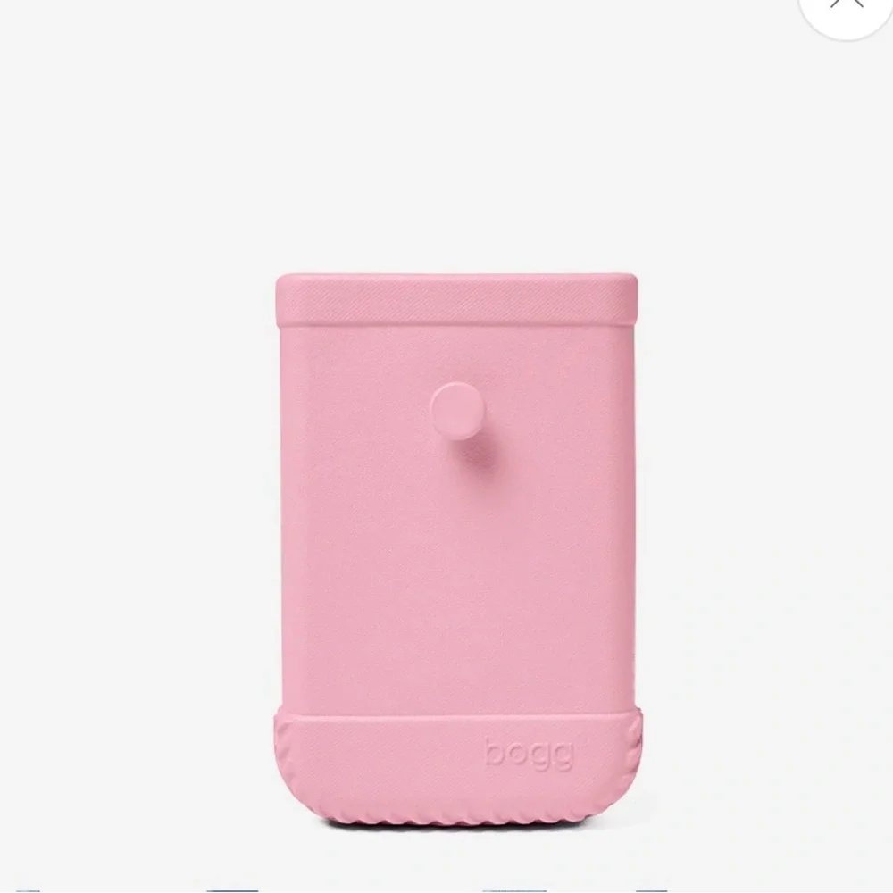 - NWT BUBBLEGUM PINK CALL ME BOGG BAG CELL PHONE HOLDER